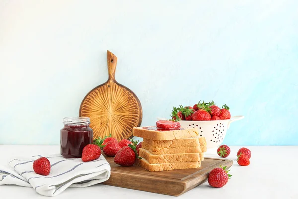 Wooden Board Tasty Toasts Sweet Strawberry Jam Fresh Berries Table — Stock Photo, Image