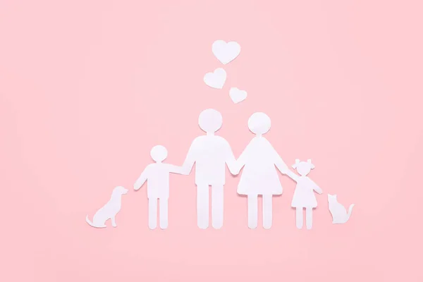 ピンクの背景にある家族や動物の図 — ストック写真