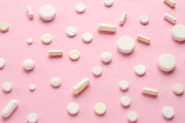 Mnoho Různých Pilulek Růžovém Pozadí — Stock fotografie