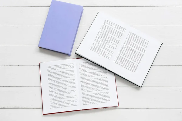 Livros Abertos Mesa Madeira Branca — Fotografia de Stock