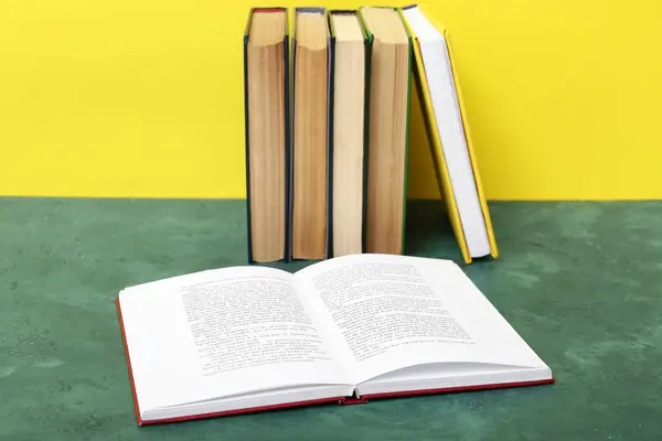 Open Book Green Table Yellow Background — Stock Photo, Image