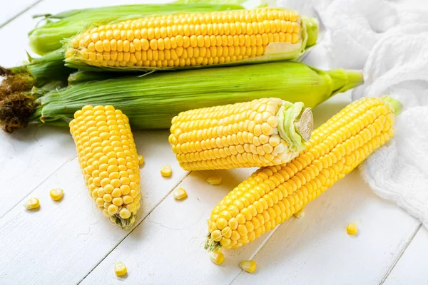 Fresh Corn Cobs White Table — Stock Photo, Image