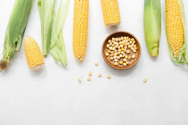 Fresh Corn Cobs Wooden Bowl Kernels White Table — Stock Photo, Image