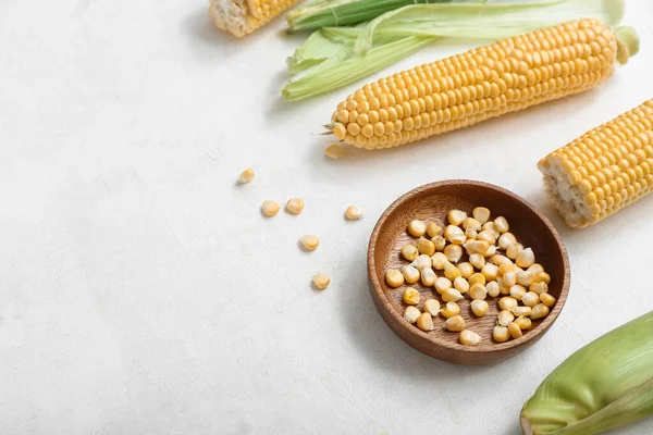 Fresh Corn Cobs Wooden Bowl Kernels White Table — Stock Photo, Image