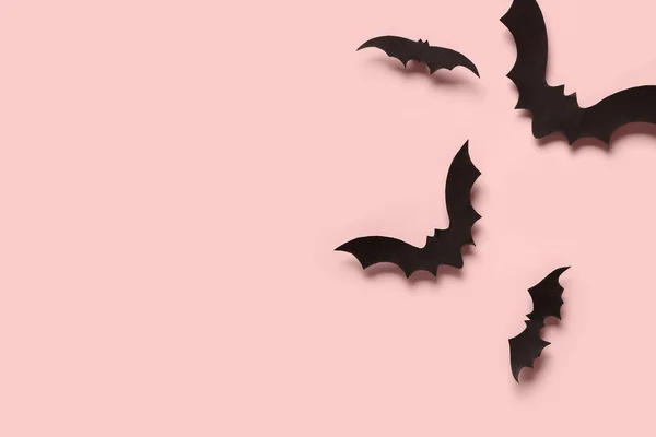 粉红背景万圣节派对纸制蝙蝠 — 图库照片