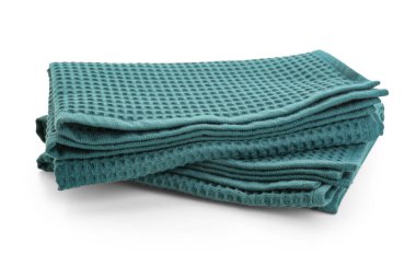 Beyaz arkaplanda katlanmış pamuk peçeteler