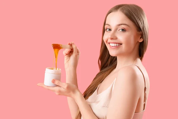 Pretty Young Woman Sugaring Paste Pink Background — Stock Photo, Image