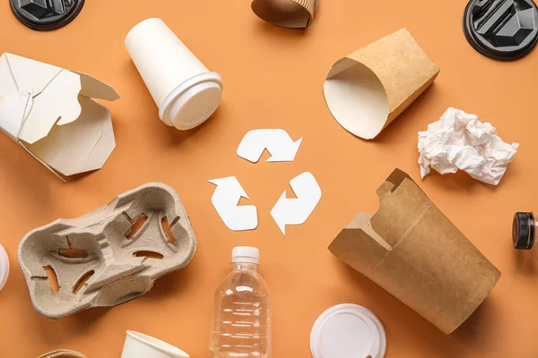 Sinal Reciclagem Com Lixo Fundo Laranja — Fotografia de Stock