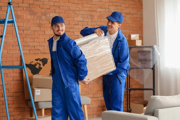 Male Movers Wrapping Box Stretch Film Room — Stock Photo, Image