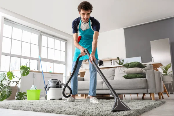 Young Man Hoovering Carpet Home — Stock Photo, Image