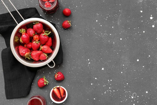 Colander Fresh Strawberries Sweet Jam Grunge Background — Stock Photo, Image
