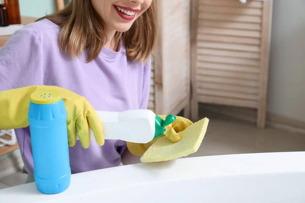 Young Woman Cleaning Bathtub Bathroom Closeup — Stock Photo, Image