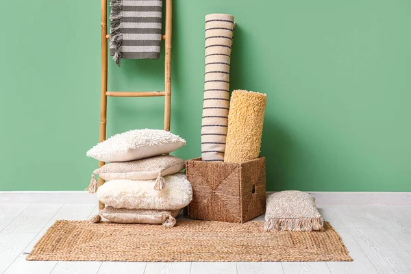 Carpets Cushions Wicker Rug Green Wall — 스톡 사진