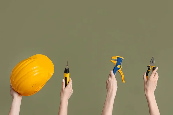Electrician Hands Hardhat Tools Green Background — Stock Photo, Image
