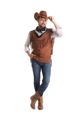 Beyaz arka planda yakışıklı kovboy