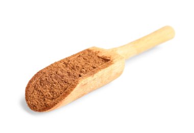 Beyaz arka planda izole edilmiş kakao tozu ile kepçe
