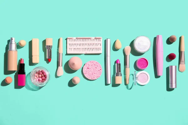 Decorative Cosmetics Makeup Brushes Sponges Green Background — Stock Photo, Image