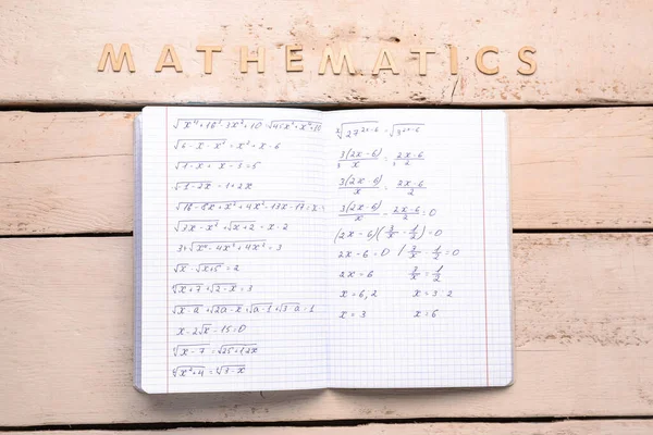 Copybook Wzorami Tekstem Matematyka Białym Drewnianym Tle — Zdjęcie stockowe