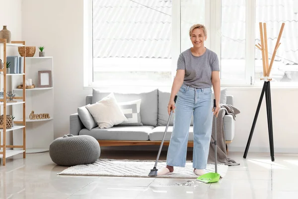 Mature Woman Sweeping Floor Room — Stock Photo, Image