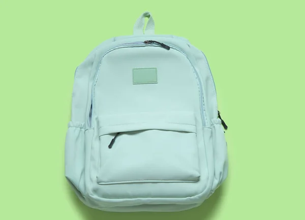 Школьный Рюкзак Зеленом Фоне — стоковое фото