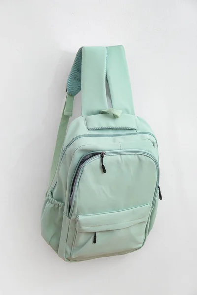 Зеленый Рюкзак Школы Белом Фоне — стоковое фото