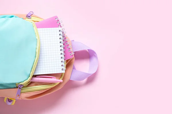 Χρώμα Σχολική Τσάντα Γραφική Ύλη Ροζ Φόντο — Φωτογραφία Αρχείου