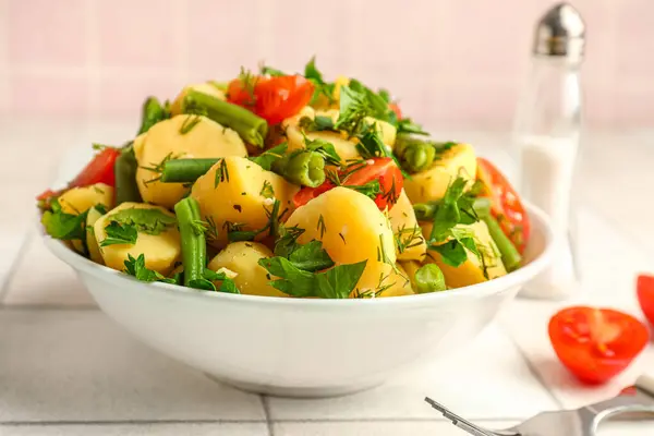 Bowl Tasty Potato Salad Vegetables Table Closeup — Stock Photo, Image