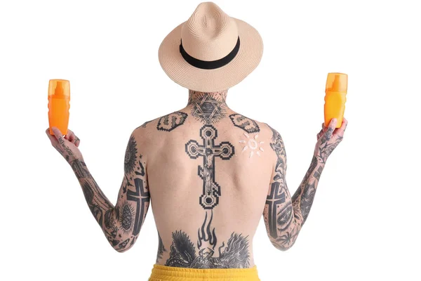 Татуированный Мужчина Кремом Загара Белом Фоне Вид Сзади — стоковое фото