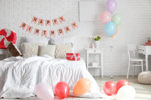 Interior Del Dormitorio Decorado Para Cumpleaños Con Globos Piñata Guirnalda —  Fotos de Stock