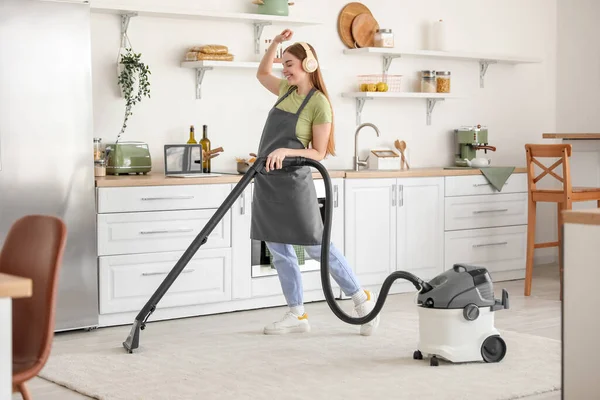 Young Woman Headphones Vacuuming Carpet Kitchen — Stock Photo, Image
