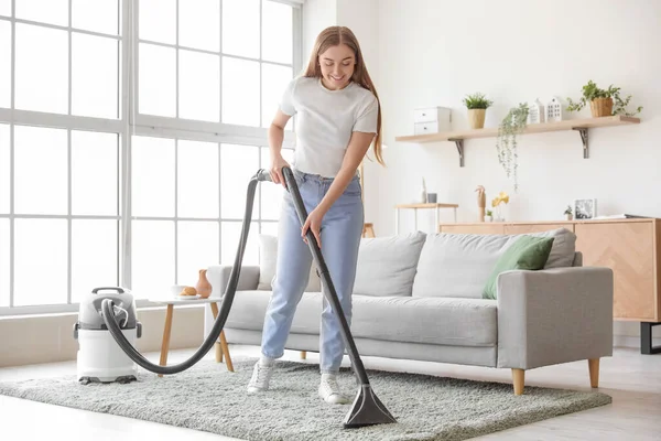 Young Woman Vacuuming Carpet Home — Stockfoto