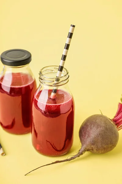 Bottles Healthy Beet Juice Yellow Background — Stock Photo, Image