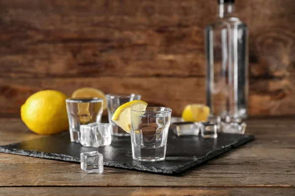 Vetro Vodka Fredda Sfondo Legno — Foto Stock