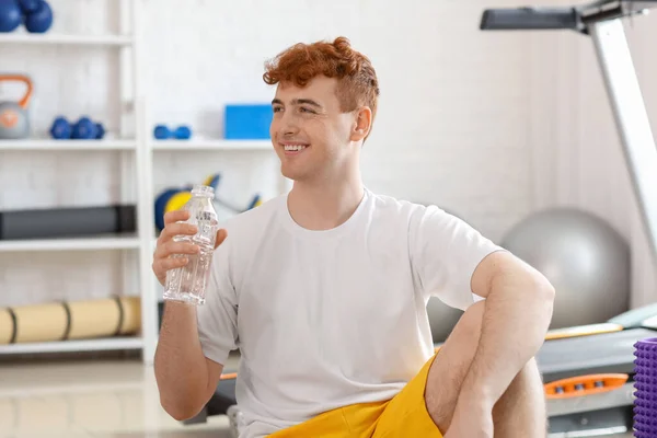 Young Redhead Man Bottle Water Gym — Stock Photo, Image