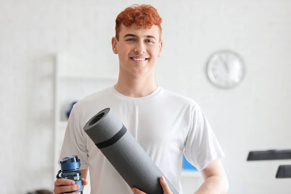 Young Redhead Man Sports Water Bottle Mat Gym — Stock Photo, Image