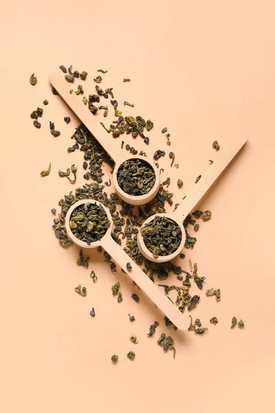 Wooden Spoons Dry Tea Leaves Orange Background — Stock Photo, Image