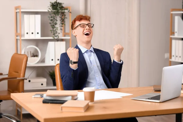 Happy Redhead Businessman Sitting Table Office — Stock Photo, Image