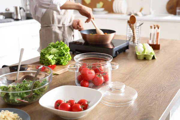 Fresh Tomatoes Table Kitchen Closeup — Stock Photo, Image
