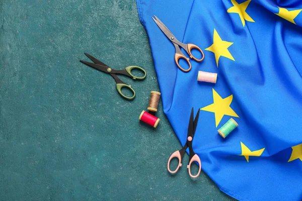 Flag European Union Scissors Threads Green Grunge Background — Stock Photo, Image