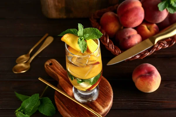 Board Glass Fresh Peach Lemonade Mint Wooden Table — Stock Photo, Image