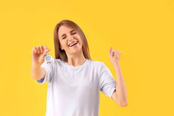 Happy Young Woman Keys House Yellow Background — Stock Photo, Image