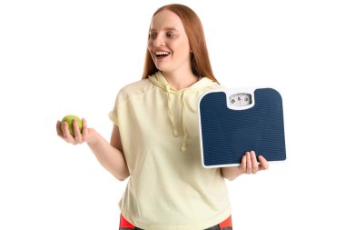 Beyaz arka planda pulları ve elması olan şişman bir kadın.