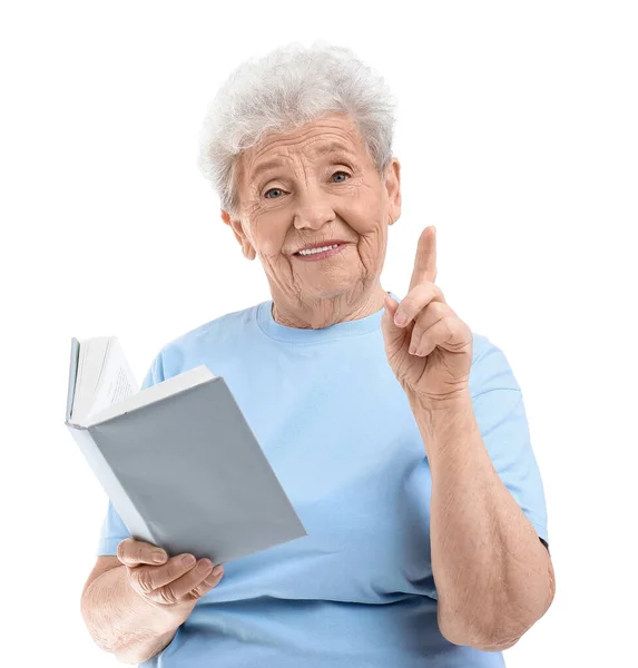 Donna Anziana Con Libro Che Indica Qualcosa Sfondo Bianco — Foto Stock