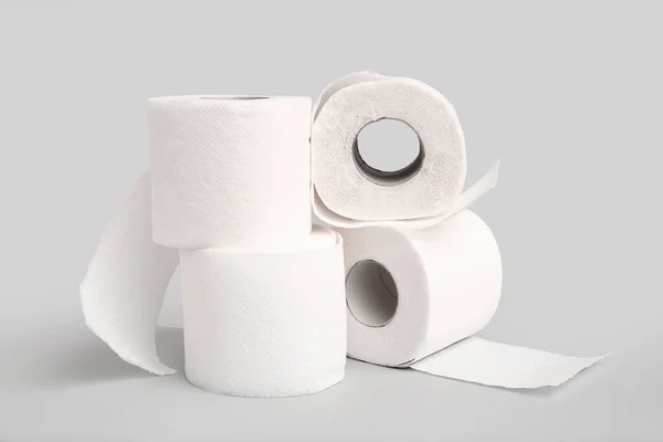 Rollen Toilettenpapier Auf Grauem Hintergrund — Stockfoto