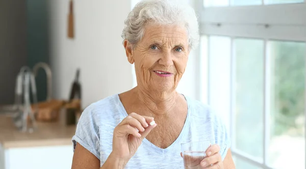 Elderly Woman Glass Water Taking Medicines Home — Stock Photo, Image