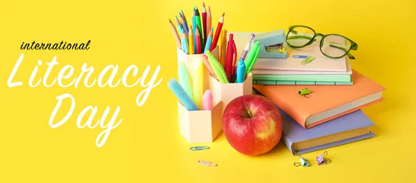 Banner Para Dia Internacional Alfabetização Com Livros Artigos Papelaria Escolar — Fotografia de Stock