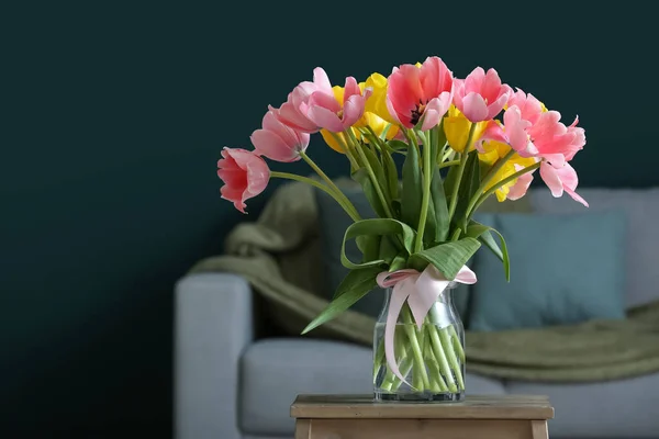 Glass Vase Tulips Table Dark Living Room — Stock Photo, Image