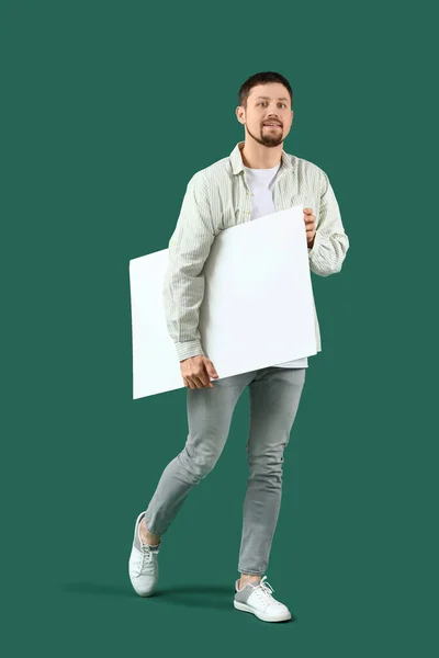 Bello Uomo Con Grande Poster Bianco Sfondo Verde — Foto Stock