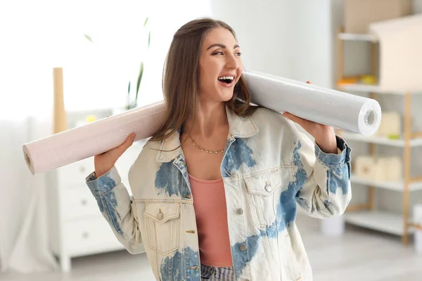 Young Woman Wallpaper Rolls Home — Stock Photo, Image