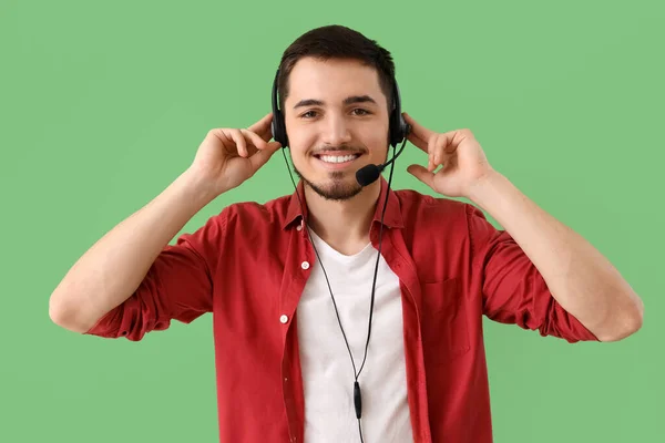 Male Technical Support Agent Green Background — Stock Photo, Image